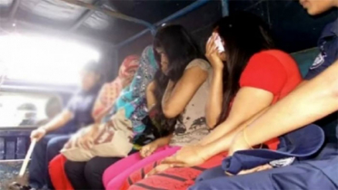 আবাসিক হোটেলে অনৈতিক কাজে লিপ্ত, ৬ নারী আটক