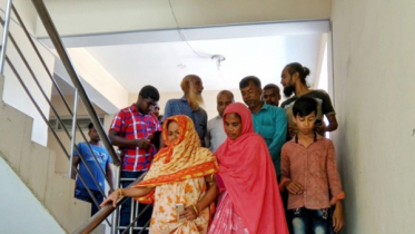 জীবিত থাকলেও নার্স বললেন ‘প্রসূতি মৃত সন্তান প্রসব করেছে’