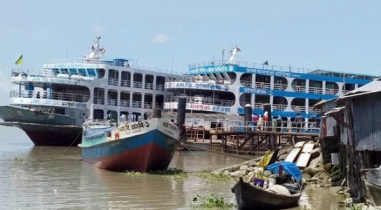 সারাদেশের সঙ্গে হাতিয়ার নৌ যোগাযোগ বন্ধ
