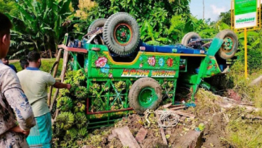 সাজেকে চাঁদের গাড়ি খাদে, নিহত ২