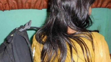 ছাত্রীকে ফেরত দিয়ে আত্মগোপনে শিক্ষক