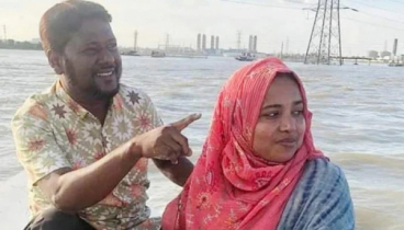 চালকের আসনে প্রধান শিক্ষকের লাশ, পাশেই নিথর স্ত্রী 