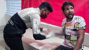 বিরিয়ানির সঙ্গে ঝোল চাওয়ায় গরম তেলে যুবককে ঝলসে দিল কর্মচারী