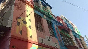 স্কুলের বারান্দা দিয়ে ছাত্রীকে ফেলে দিলেন শিক্ষিকা