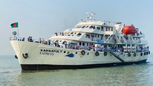 সাগরে ভাসছে জাহাজ, ১৩০০ পর্যটকের বাঁচার আকুতি