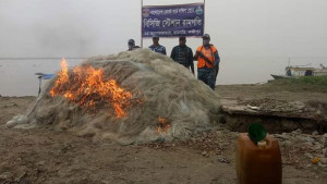 লক্ষ্মীপুরে পোড়ানো হলো ৫ লাখ মিটার কারেন্ট জাল