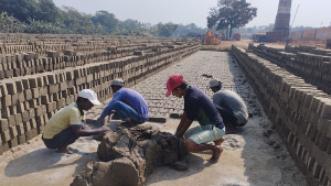 দেদারছে চলছে অবৈধ ইটভাটা