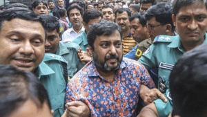 দুদকের মামলায় হাজিরা দিয়েছেন সম্রাট
