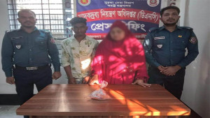 ব্যাগে পলিথিনে মোড়ানো ছিল ইয়াবা, নারীসহ গ্রেফতার ২
