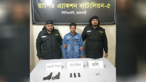 রাজশাহীতে বিদেশি পিস্তল-ম্যাগাজিনসহ আটক ১