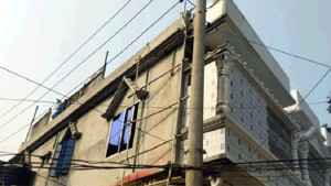 বাড়ি রং করতেই নিথর হলেন দুই শ্রমিক