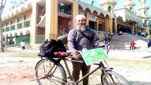 ২০৫ কি.মি. সাইকেল চালিয়ে ২০১ গম্বুজ মসজিদে নামাজ আদায়