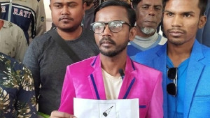 ৬৩ কেন্দ্রে এগিয়ে হিরো আলম