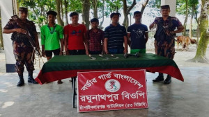 সীমান্তে বিজিবির হাতে ধরা ৫ ভারতীয় তরুণ