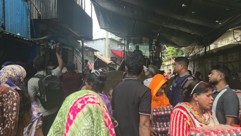 মাদকের হটস্পট ‘হাজির মাজার বস্তি’ গুঁড়িয়ে দিল রাজউক