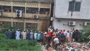 ডোবায় আটকে পড়া গরু উদ্ধার করল ফায়ার সার্ভিস