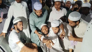 উচ্চস্বরে গান বাজানোকে কেন্দ্র করে সংঘর্ষ, আহত ৩০