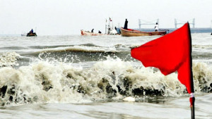 চার সমুদ্রবন্দরে সতর্কসংকেত বহাল