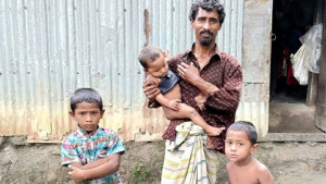 মা কারাগারে, নয় মাসের শিশুসহ ৩ সন্তান নিয়ে বিপাকে বাবা