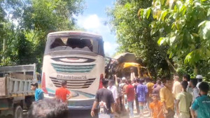 চাঁদপুরে বাস-ট্রাক সংঘর্ষে প্রাণ গেল ৩ জনের