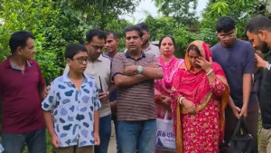সপরিবারে আত্মগোপনে থাকা চাঁদপুরের স্বর্ণ ব্যবসায়ী পিন্টু আটক