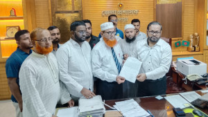 জ্বালানি ও দ্রব্যমূল্য ঊর্ধ্বগতির প্রতিবাদে ১১ দলের স্মারকলিপি