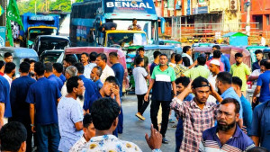চট্টগ্রামে গ্যাস না পেয়ে সড়ক অবরোধ