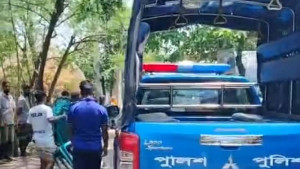 হালতির বিলে ঝড়ের তাণ্ডব: বাবা বাঁচলেও প্রাণ গেল ছেলের
