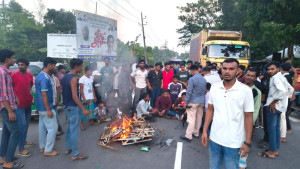 নোয়াখালীতে ছাত্রদলের কমিটি ঘিরে পদবঞ্চিতদের সড়ক অবরোধ