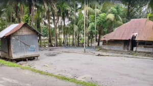 সঞ্চয়ের টাকায় জমি কিনে বিপাকে জেলে পরিবার 