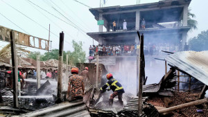 নিমগাছি বাজারে আগুনে পুড়ল ৭ দোকান