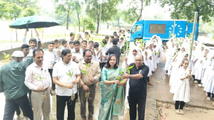 পরীক্ষায় ভালো ফল করলেই পুরস্কারের সঙ্গে যোগ হবে গাছের চারা’ 