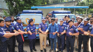 বন্দর থানায় দুই পিকআপ দিলেন এমপি আবুল কালাম