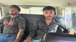 ফতুল্লায় পুলিশকে লক্ষ্য করে গুলি, পিস্তলসহ গ্রেপ্তার ২
