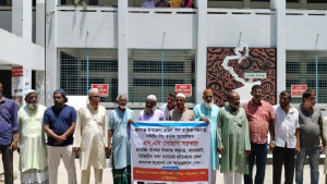 সিরাজগঞ্জে চাঁদাবাজির প্রতিবাদে চালকল মালিক সমিতির মানববন্ধন