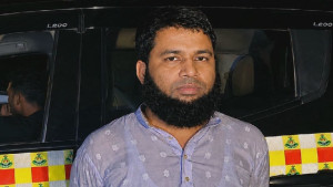 স্কুলছাত্রী ধর্ষণের অভিযোগে ক্লিনিক পরিচালক গ্রেপ্তার