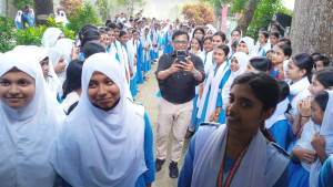 জয়নগর বালিকা উচ্চ বিদ্যালয়ে এমপি সেলিমুজ্জামান, শিক্ষার্থীদের উচ্ছ্বাস