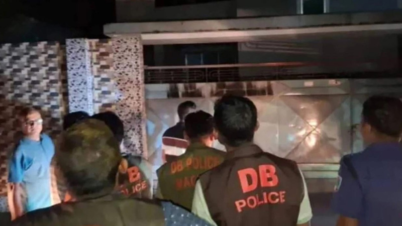 সাকিব আল হাসানের বাড়িতে পেট্রোল বোমা, ইটপাটকেল নিক্ষেপ
