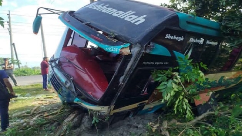 সাতক্ষীরায় বাসচাপায় নিহত ৫৩ বছরের আনন্দ দাস