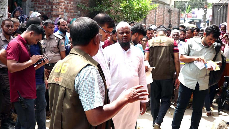 গ্যারেজ মালিককে কুপিয়ে হত্যা, সিন্দুক ভেঙে ১৪ লাখ টাকা লুট