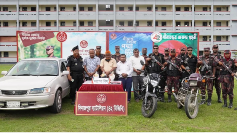 দিনাজপুরে ৩৮ কোটি ৫৭ লাখ টাকার সাপের বিষ জব্দ, আটক ৪