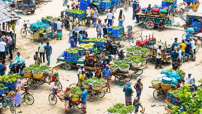 শেষবেলায় জমজমাট কানসাটের আম বাজার