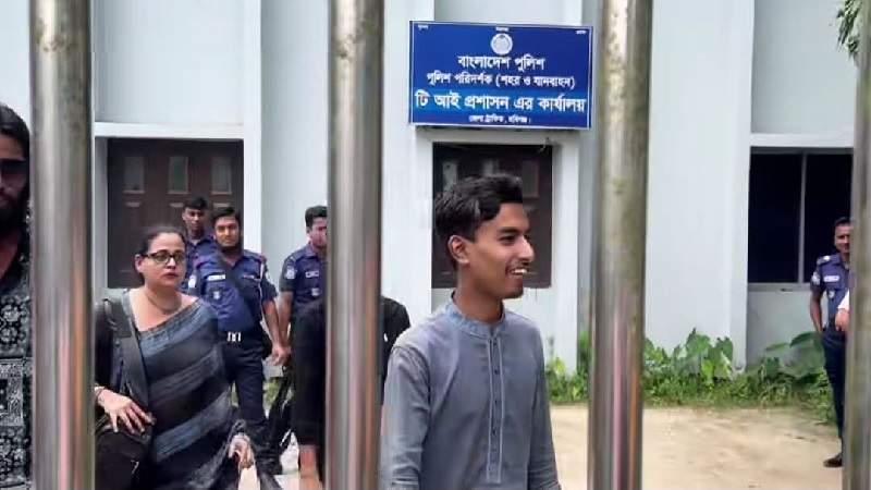 ২১ ঘণ্টা পর মুচলেকায় মুক্তি পেলেন মাহদিসহ ৩ জন