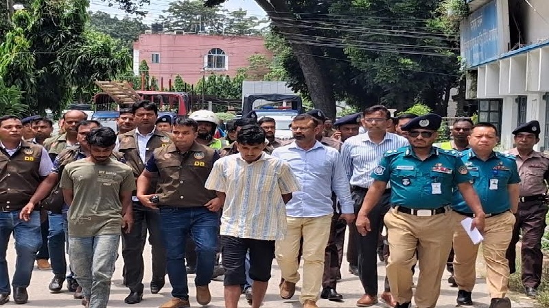 রংপুরে ৪ জনকে হত্যা করে বাসায় বসেই খেজুর, শসা খেয়েছে খুনিরা!