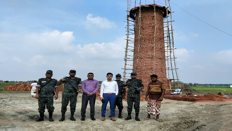 সাপাহারে অবৈধ ইটভাটায় অভিযান, লাখ টাকা জরিমানা