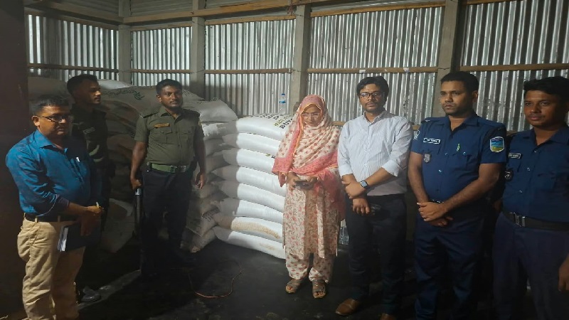 বকশীগঞ্জে ৭২ বস্তা সার উদ্ধার, ২০ হাজার টাকা জরিমানা