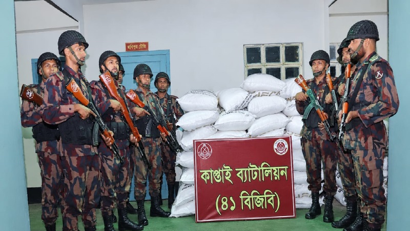 কাপ্তাইয়ে ট্রাকসহ বিপুল পরিমাণ অবৈধ ইউরিয়া সার উদ্ধার