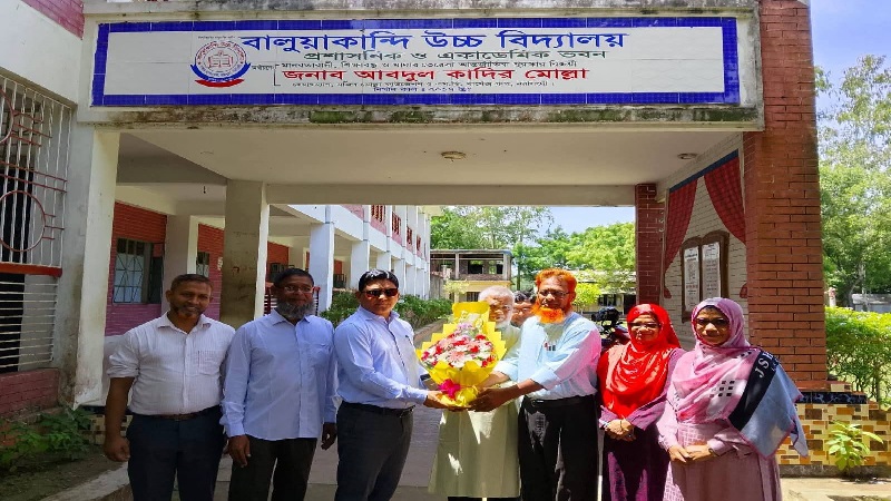 রায়পুরার বালুয়াকান্দি উচ্চ বিদ্যালয় পরিদর্শন ইউএনও’র