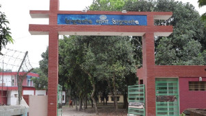 ফ্যামিলি কার্ড দেওয়ার কথা বলে কিশোরীকে ধর্ষণচেষ্টার অভিযোগ