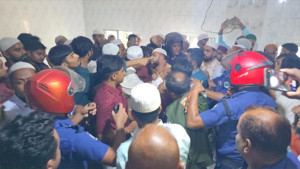 ইমামতি নিয়ে মসজিদে বিএনপি-জামায়াত নেতাকর্মীদের হাতাহাতি